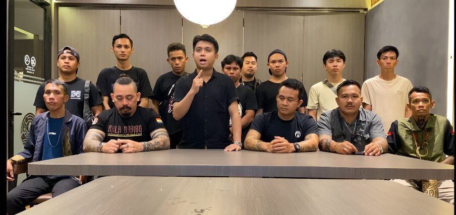 Aliansi Generasi Muda Dayak Bersatu Kalbar memberi ultimatum kepada KPK untuk memperjelas status kasus dugaan korupsi jalan di Kabupaten Mempawah. (Dok: HO/Faktakalbar.id)