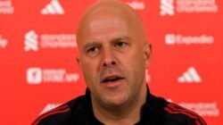 Arne Slot Soal Target Liverpool