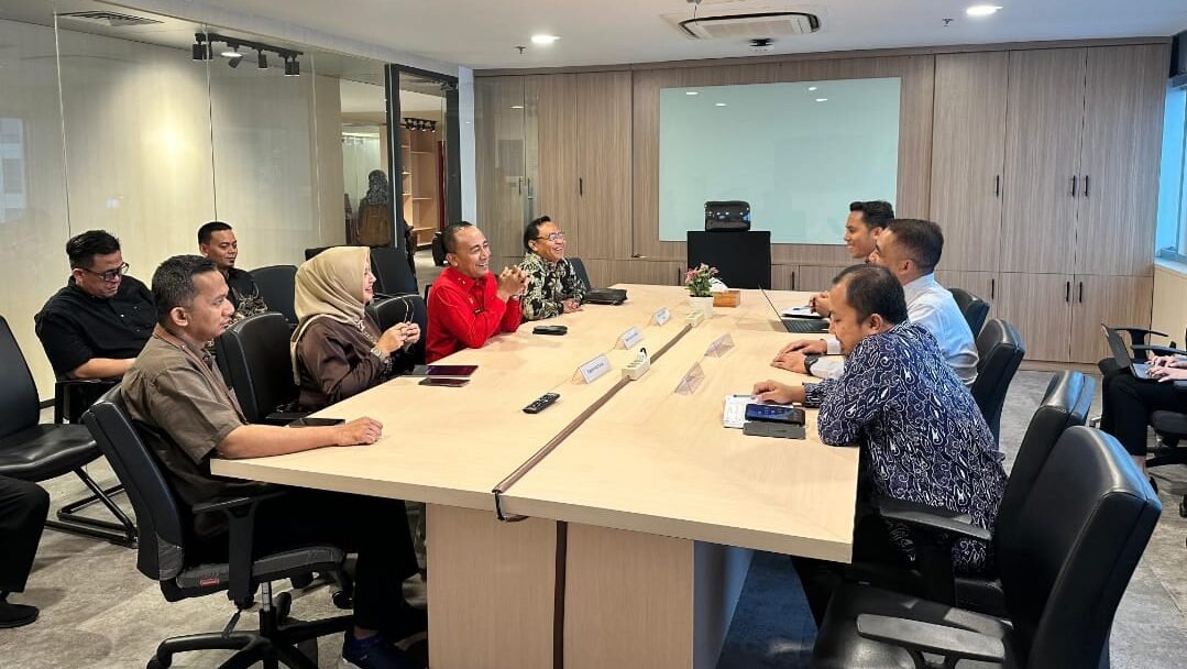 Wakil Gubernur Kalimantan Barat Krisantus Kurniawan bersama jajaran saat memaparkan usulan percepatan pembangunan infrastruktur daerah di Jakarta.