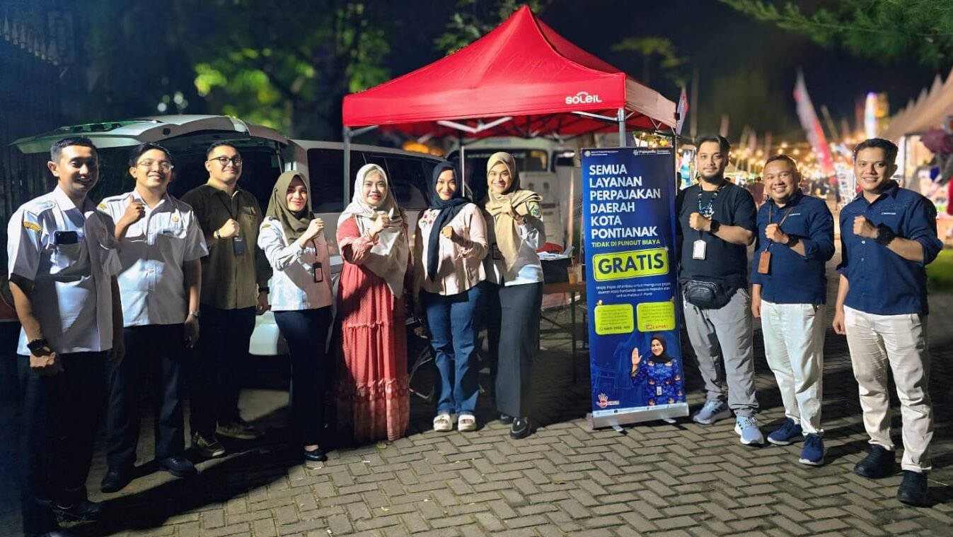 apenda Pontianak menggelar layanan jemput bola di Pekan Raya Pontianak untuk mensosialisasikan program penghapusan denda PBB Pontianak kepada masyarakat.