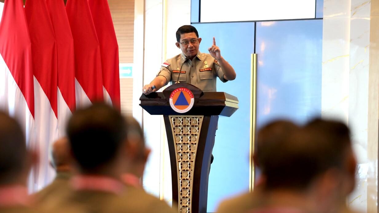 Kepala Badan Nasional Penanggulangan Bencana (BNPB) Letjen Suharyanto, saat memberikan arahan kepada para Kepala Pelaksana Badan Penanggulangan Bencana Daerah (BPBD) se-Indonesia dalam agenda Senior Disaster Management Training (SDMT) di Aula Sutopo Purwo Nugroho, Graha BNPB, Jakarta, Senin (11/5). (Dok. HO/Faktakalbar)