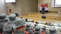 Kepala BNPB Letjen TNI Suharyanto, saat memberikan arahan dalam pembukaan Kegiatan Senior Disaster Management Training (SDMT) di Pusat Pendidikan dan Pelatihan Penanggulangan Bencana (Pusdiklat PB), Kabupaten Bogor, Jawa Barat, Senin (4/5).