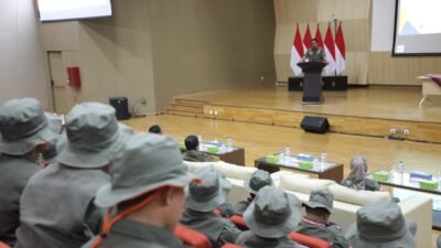 Kepala BNPB Letjen TNI Suharyanto, saat memberikan arahan dalam pembukaan Kegiatan Senior Disaster Management Training (SDMT) di Pusat Pendidikan dan Pelatihan Penanggulangan Bencana (Pusdiklat PB), Kabupaten Bogor, Jawa Barat, Senin (4/5).