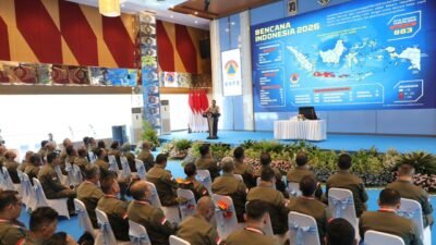 Arahan strategis Kepala BNPB kepada Kepala Pelaksana BPBD se-Indonesia terkait pentingnya penetapan status tanggap darurat saat terjadi bencana.