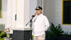 Bupati Ketapang Alexander Wilyo saat memimpin apel pagi dan memberikan pengarahan langsung kepada jajaran Dinas Pekerjaan Umum dan Tata Ruang.