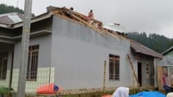 Kondisi rumah warga yang mengalami kerusakan parah usai diterjang bencana angin puting beliung di wilayah Kecamatan Wanayasa Kabupaten Banjarnegara.