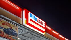 Ilustrasi - Tertarik menjadi pengusaha minimarket? Cari tahu rincian modal awal, sistem royalti, hingga syarat buka gerai franchise Alfamart terbaru di sini. (Dok. Ist)