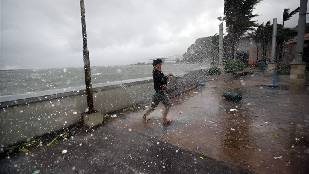 Ilustrasi - Fenomena alam Hagupit berpotensi memicu hujan lebat dan gelombang laut tinggi pada sejumlah wilayah Indonesia. (Dok. Ist)