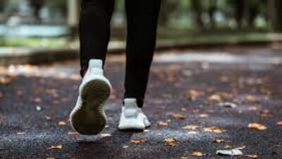 Aktivitas berjalan kaki secara rutin setiap hari mampu memberikan dampak positif bagi kesehatan jantung dan kebugaran tubuh masyarakat.
