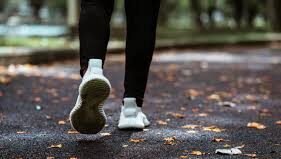 Aktivitas berjalan kaki secara rutin setiap hari mampu memberikan dampak positif bagi kesehatan jantung dan kebugaran tubuh masyarakat.