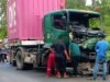 Dua Truk Kontainer Terlibat Kecelakaan di Trans Kalimantan Akibat Manuver Berbahaya Minibus