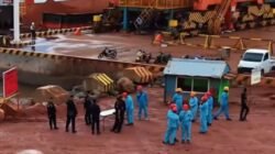 KKP menghentikan sementara aktivitas operasional terminal khusus PT WHW di Ketapang karena terindikasi belum memiliki perizinan kelautan secara lengkap.