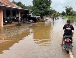 Hujan Deras Picu Luapan Sungai Rendam Permukiman Warga Dusun Teraju Barat