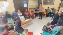 Proses mediasi antara pihak yang terlibat dalam insiden perundungan di wilayah Pengkadan yang berlangsung di Markas Polsek Pengkadan.