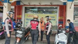 Aparat kepolisian Polres Sanggau melakukan pemantauan wilayah dan berdialog langsung dengan warga untuk mencegah potensi tindak kriminalitas.