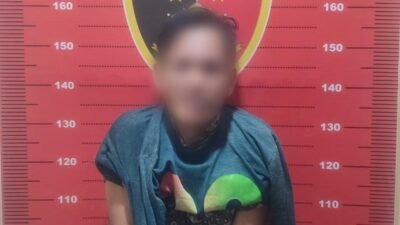 Pelaku pencurian kendaraan bermotor saat diamankan di Mapolres Sekadau usai gagal melarikan diri akibat kehabisan bahan bakar.