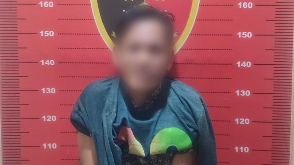 Pelaku pencurian kendaraan bermotor saat diamankan di Mapolres Sekadau usai gagal melarikan diri akibat kehabisan bahan bakar.