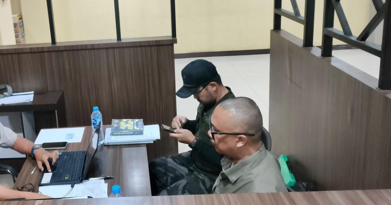 Pihak kuasa hukum dan Andi Wardayanto mendatangi Polda Kalimantan Barat untuk menindaklanjuti kasus dugaan penyebaran rekaman kamera pengawas secara ilegal.