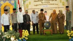 Wakil Wali Kota Pontianak Bahasan memukul gong sebagai tanda dibukanya MTQ XXXIV tingkat Kecamatan Pontianak Kota di Aula Kantor Camat Pontianak Kota, Selasa (12/5/2026) pagi.
