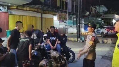 Jajaran kepolisian saat mengamankan belasan kendaraan bermotor yang terlibat dalam aktivitas balapan ilegal di kawasan Kota Sintang.