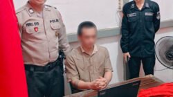 Personel kepolisian bersiaga menjaga ketat pelaksanaan sidang virtual kasus dugaan pembunuhan di Rumah Tahanan Kelas IIB Sanggau.