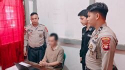 Personel Polres Sanggau bersiaga melakukan pengamanan jalannya persidangan perkara dugaan pembunuhan secara daring di Rutan Kelas IIB Sanggau.