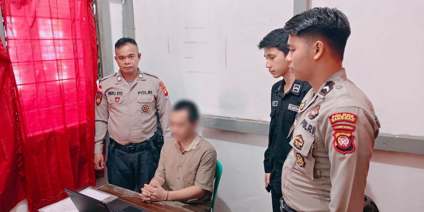 Personel Polres Sanggau bersiaga melakukan pengamanan jalannya persidangan perkara dugaan pembunuhan secara daring di Rutan Kelas IIB Sanggau.
