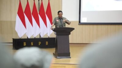Kepala BNPB Letjen TNI Suharyanto saat memberikan arahan kepada puluhan Kepala Pelaksana BPBD dalam pembukaan pelatihan penanggulangan bencana di Bogor.