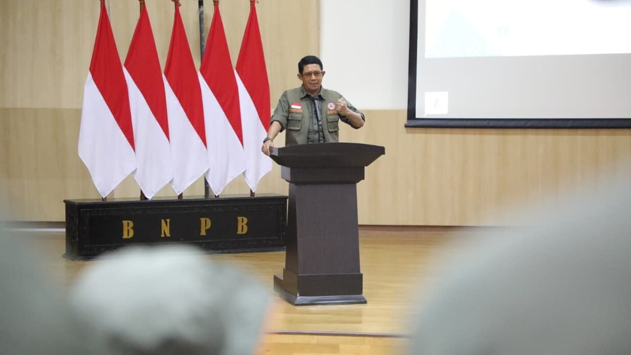 Kepala BNPB Letjen TNI Suharyanto saat memberikan arahan kepada puluhan Kepala Pelaksana BPBD dalam pembukaan pelatihan penanggulangan bencana di Bogor.