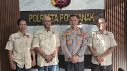 Ketua Perbakin Kota Pontianak Budi Sulistiono saat beraudiensi dengan Kapolresta Pontianak Endang Tri Purwanto guna membahas pembinaan atlet menembak di Pontianak.