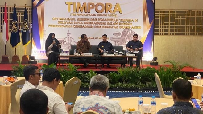 Rapat Koordinasi Tim Pengawasan Orang Asing yang diselenggarakan oleh Kantor Imigrasi Kelas I TPI Singkawang guna memperkuat sinergi lintas instansi.