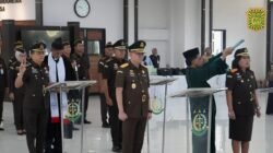 Upacara pelantikan dan pengambilan sumpah jabatan dalam rotasi pejabat Kejati Kalbar di Aula Baharuddin Lopa, Pontianak.