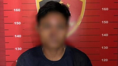 Tersangka residivis kasus pencurian sepeda motor saat diamankan oleh jajaran aparat Kepolisian Resor Sekadau.