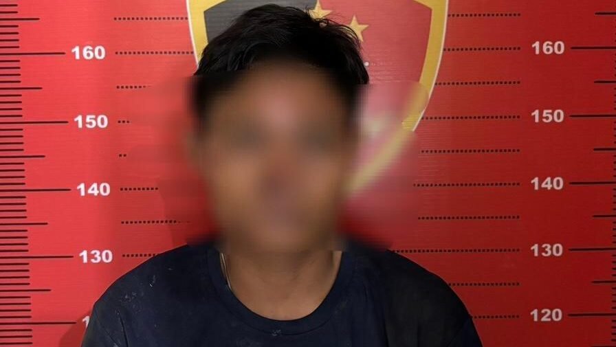 Tersangka residivis kasus pencurian sepeda motor saat diamankan oleh jajaran aparat Kepolisian Resor Sekadau.