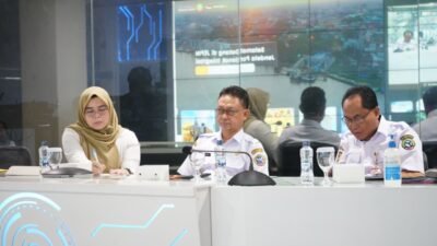 Wali Kota Pontianak Edi Rusdi Kamtono saat mengikuti Rembuk dan Bincang-bincang Otonomi Daerah dengan Kementerian Dalam Negeri secara daring di Pontive Center Kantor Wali Kota Pontianak, Rabu (13/5/2026).