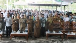 Wakil Wali Kota Pontianak Bahasan berfoto bersama pejabat, panitia dan peserta MTQ XXXIV tingkat Kecamatan Pontianak Selatan tahun 2026 di halaman Kantor Camat Pontianak Selatan, Senin (11/5/2026).
